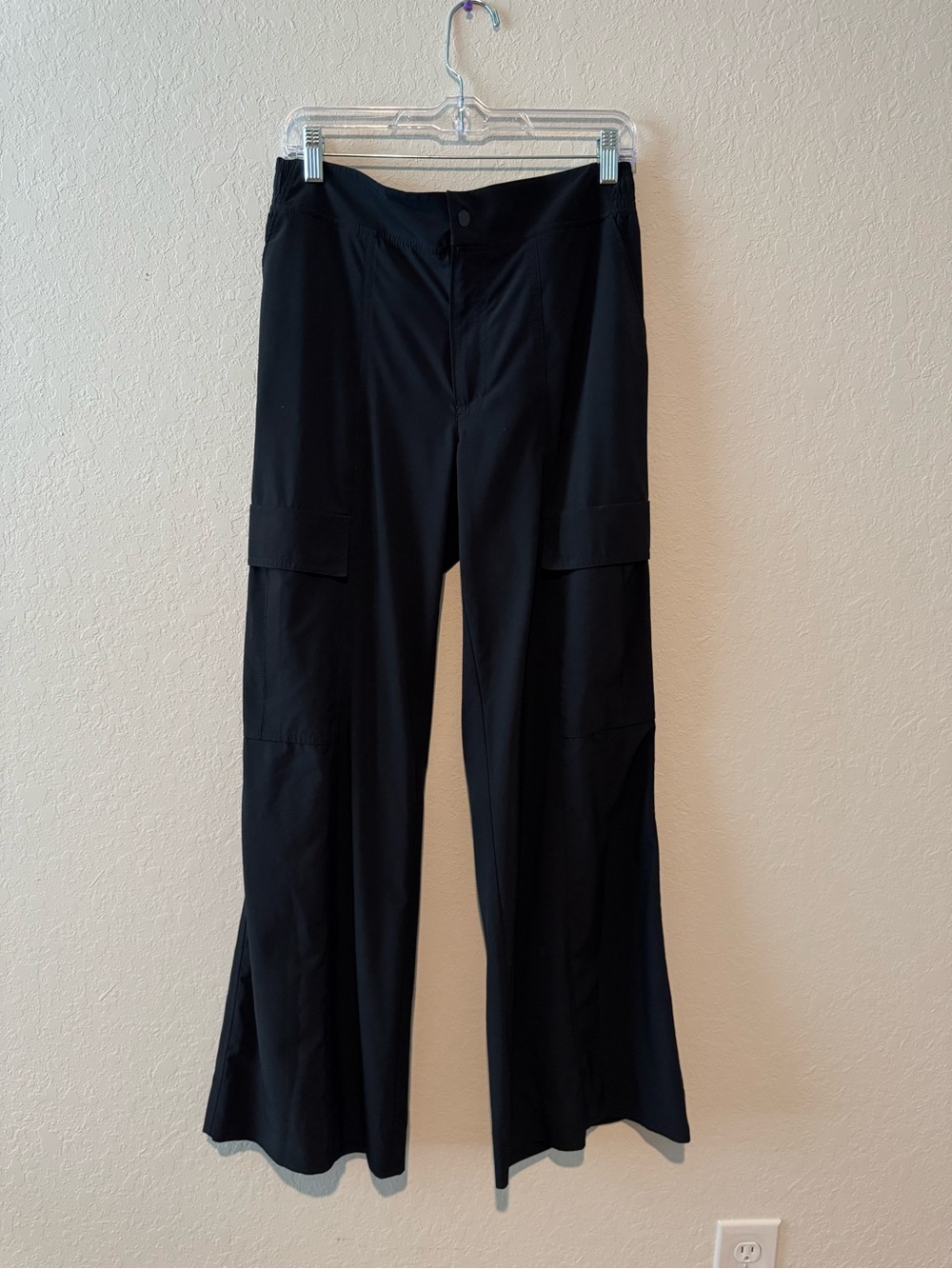 Athleta Chelsea Black Wide-Leg Cargo Pants